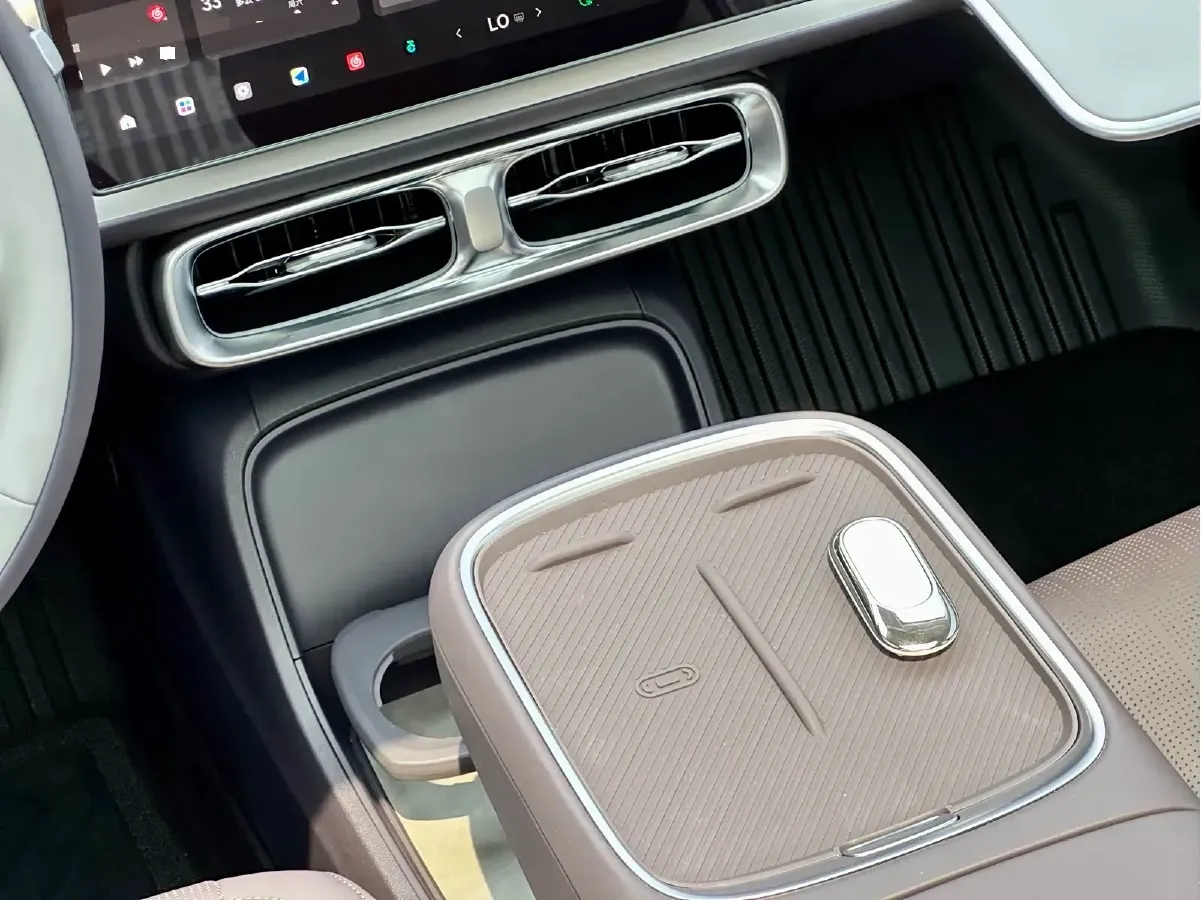 2025 Leapmotor B10 BEV 56.2KWH,autocango,china used car exporter,china ev exporter,chinese used car exporter,chinese used ev exporter