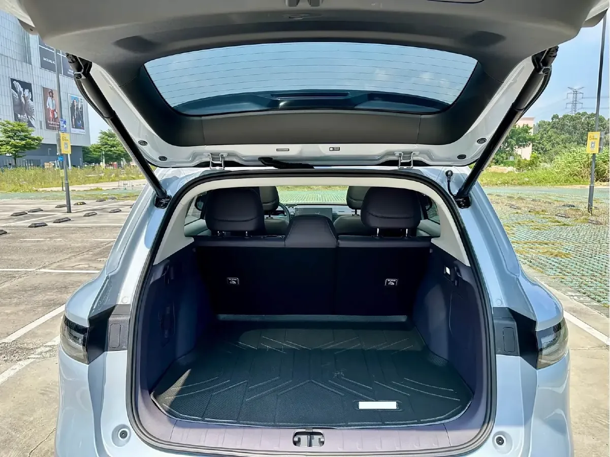 2025 Leapmotor B10 BEV 56.2KWH,autocango,china used car exporter,china ev exporter,chinese used car exporter,chinese used ev exporter