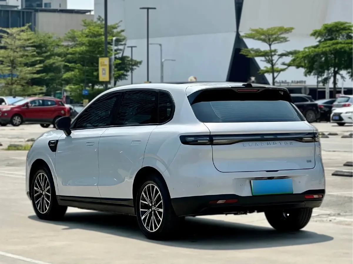 2025 Leapmotor B10 BEV 56.2KWH,autocango,china used car exporter,china ev exporter,chinese used car exporter,chinese used ev exporter