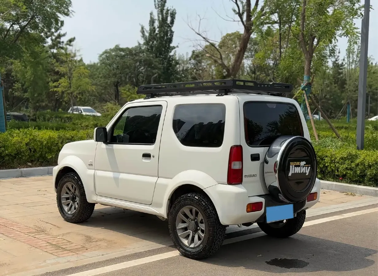 2015 Suzuki Jimny 1.3L 85HP L4 4AT,autocango,china used car exporter,china ev exporter,chinese used car exporter,chinese used ev exporter