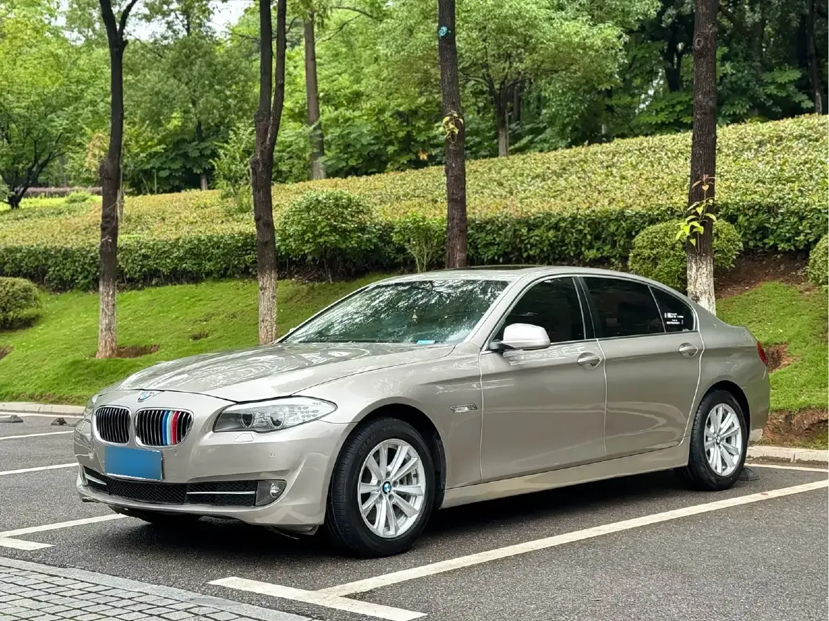 2013 BMW 5 Series 2.0T 184HP L4 8AT