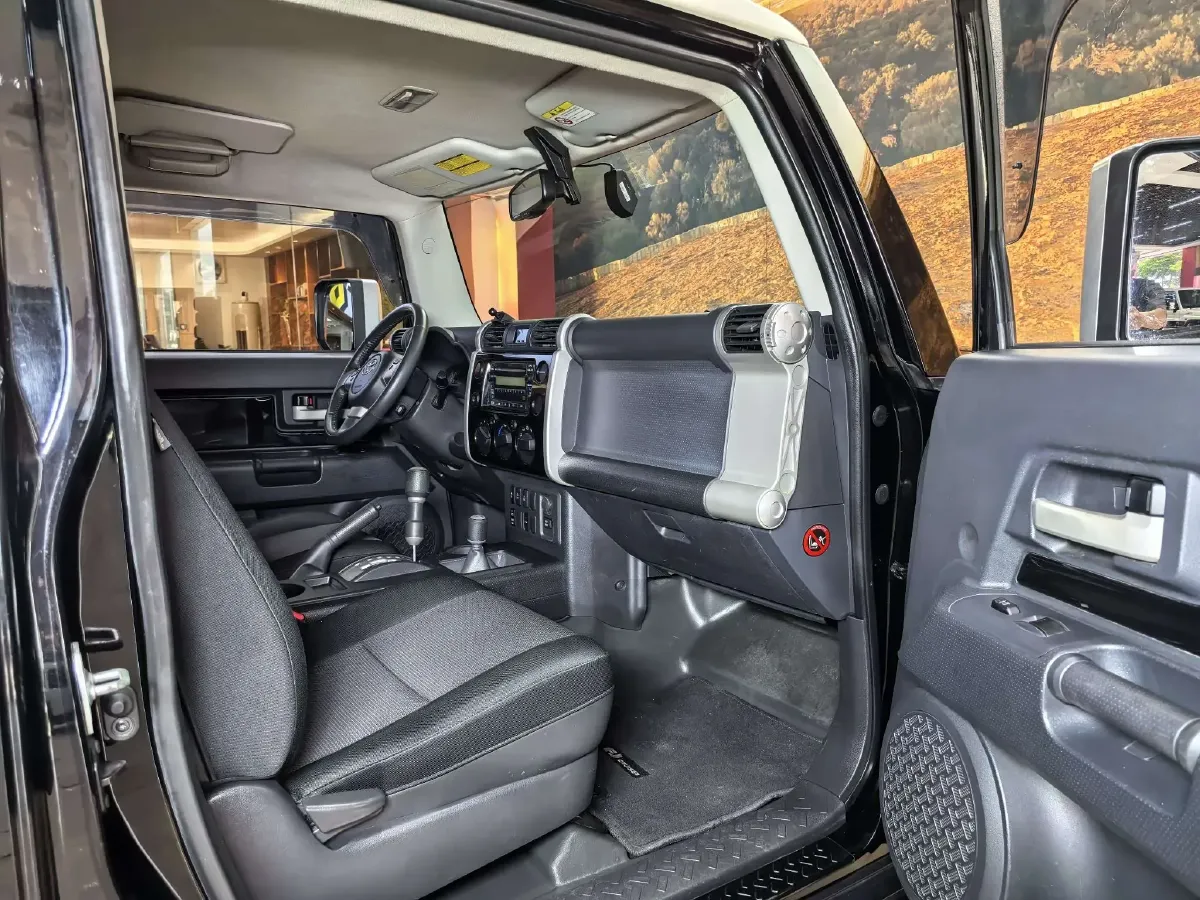 2010 Toyota FJ Cruiser 4.0L 272HP V6 5AT,autocango,china used car exporter,china ev exporter,chinese used car exporter,chinese used ev exporter