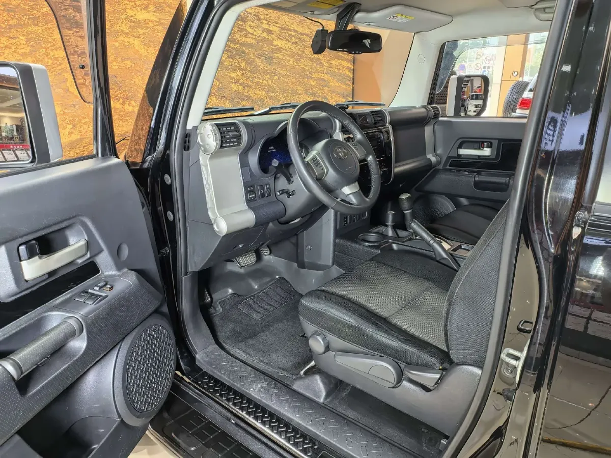 2010 Toyota FJ Cruiser 4.0L 272HP V6 5AT,autocango,china used car exporter,china ev exporter,chinese used car exporter,chinese used ev exporter