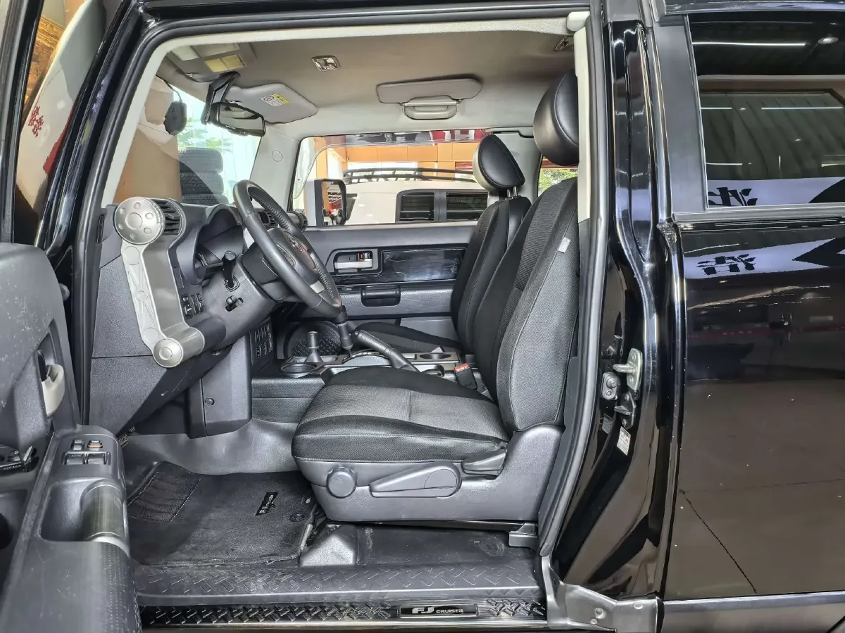 2010 Toyota FJ Cruiser 4.0L 272HP V6 5AT,autocango,china used car exporter,china ev exporter,chinese used car exporter,chinese used ev exporter