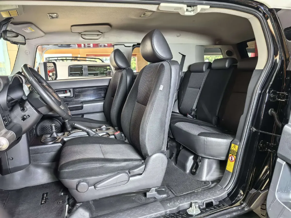 2010 Toyota FJ Cruiser 4.0L 272HP V6 5AT,autocango,china used car exporter,china ev exporter,chinese used car exporter,chinese used ev exporter