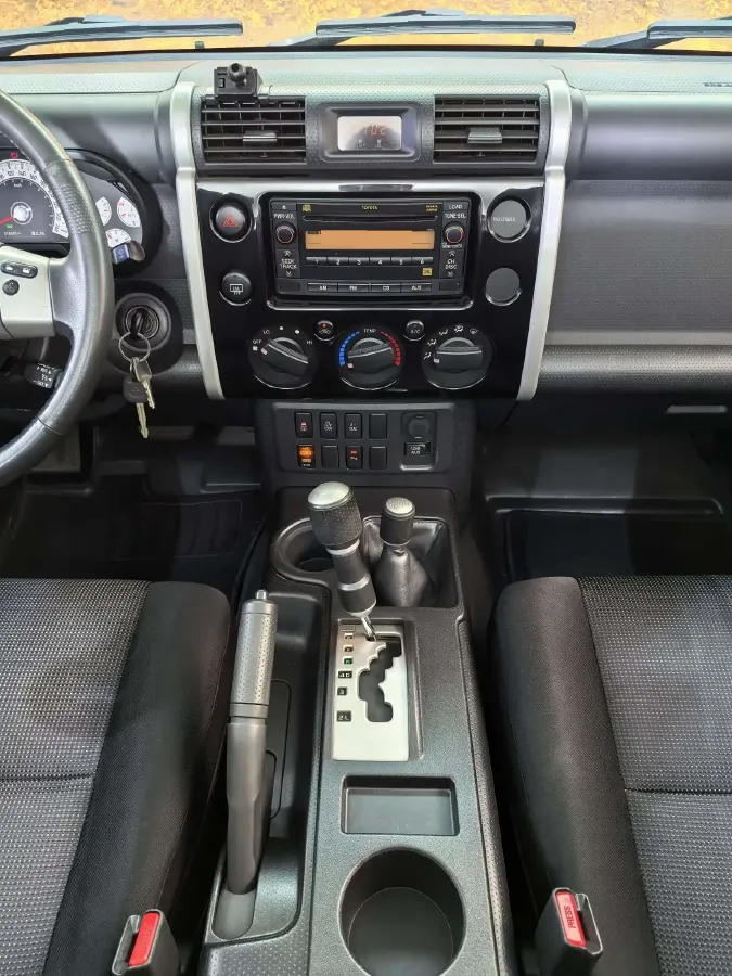 2010 Toyota FJ Cruiser 4.0L 272HP V6 5AT,autocango,china used car exporter,china ev exporter,chinese used car exporter,chinese used ev exporter