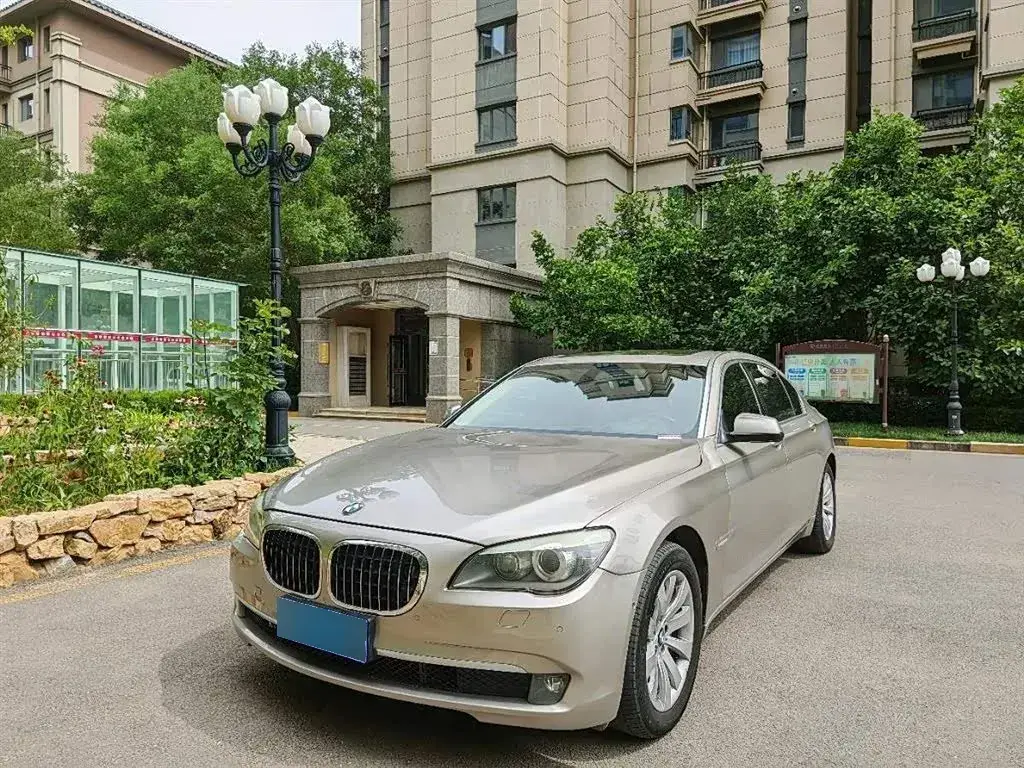 2011 BMW 7 Series 3.0T 326HP L6 6AT