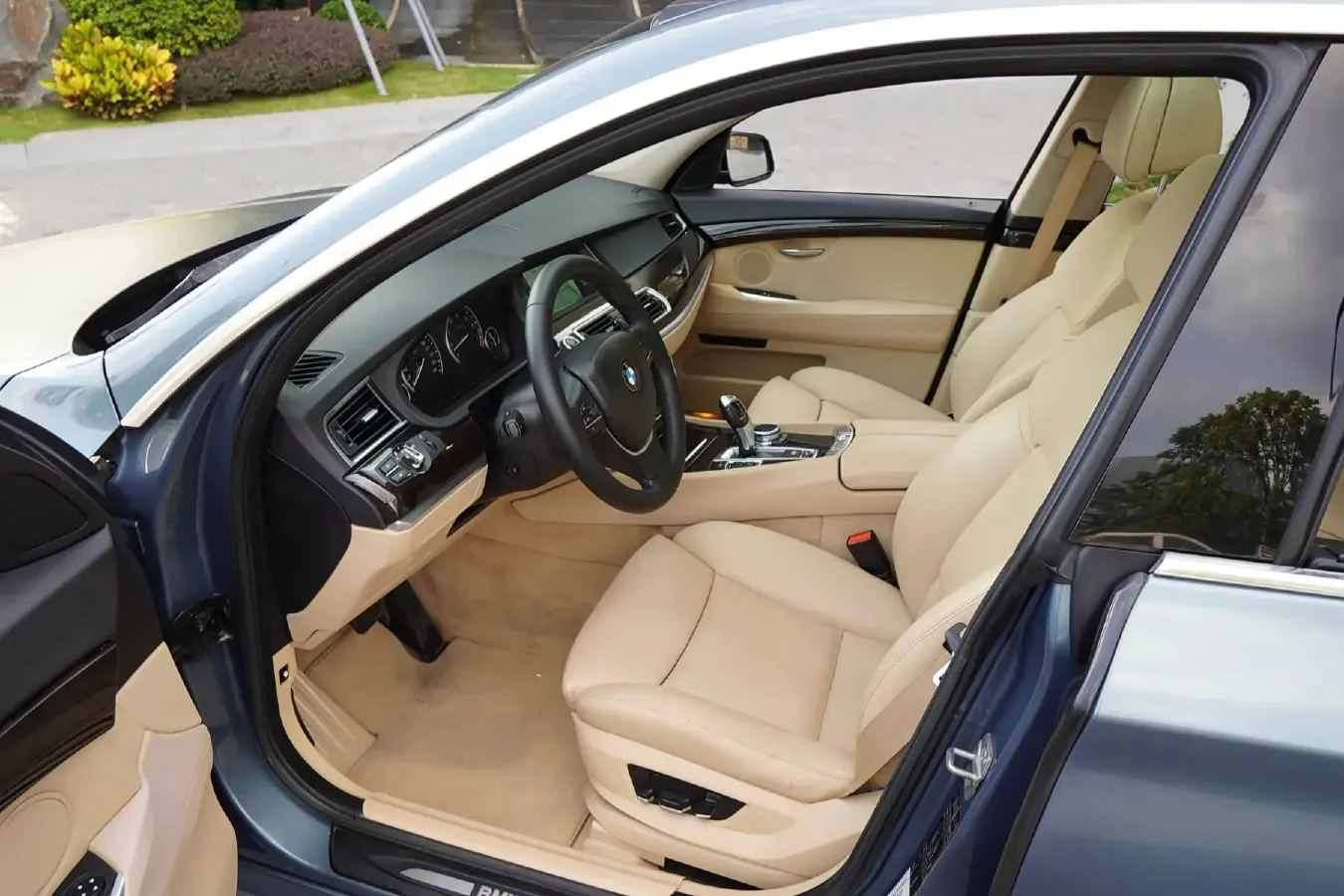 2013 BMW 5 Series GT 3.0T 306HP L6 8AT,autocango,china used car exporter,china ev exporter,chinese used car exporter,chinese used ev exporter