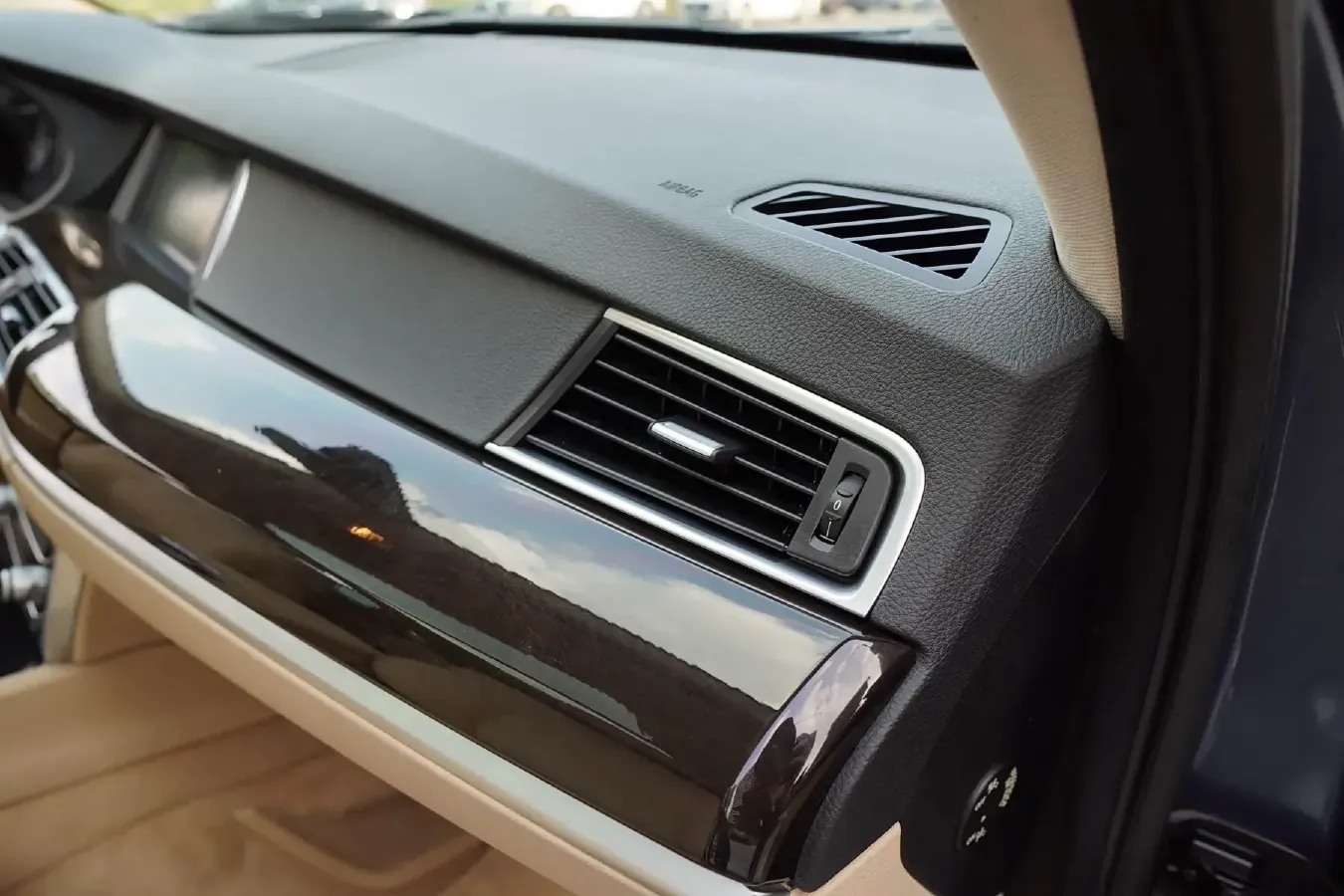 2013 BMW 5 Series GT 3.0T 306HP L6 8AT,autocango,china used car exporter,china ev exporter,chinese used car exporter,chinese used ev exporter