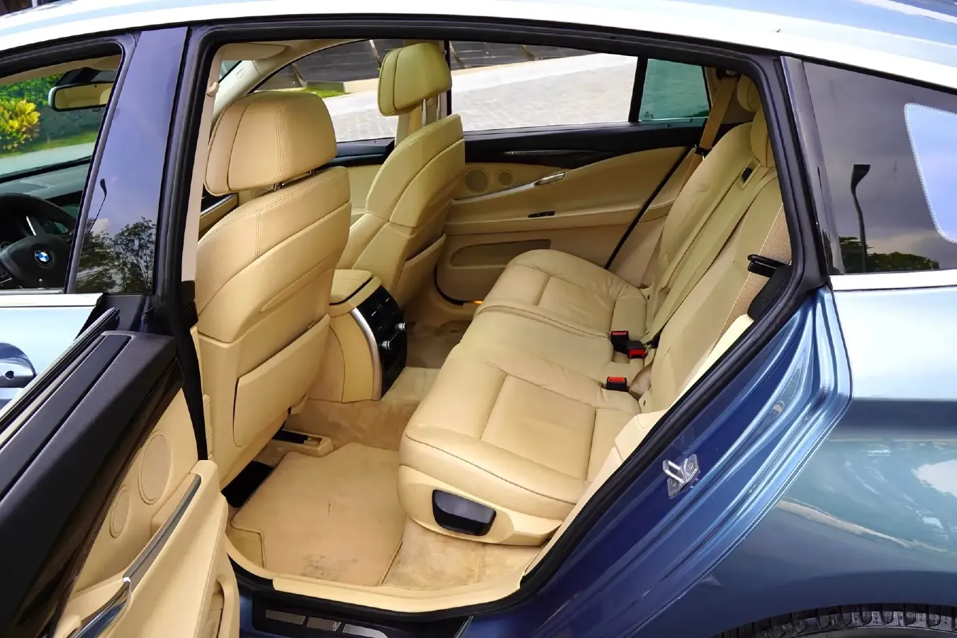 2013 BMW 5 Series GT 3.0T 306HP L6 8AT,autocango,china used car exporter,china ev exporter,chinese used car exporter,chinese used ev exporter