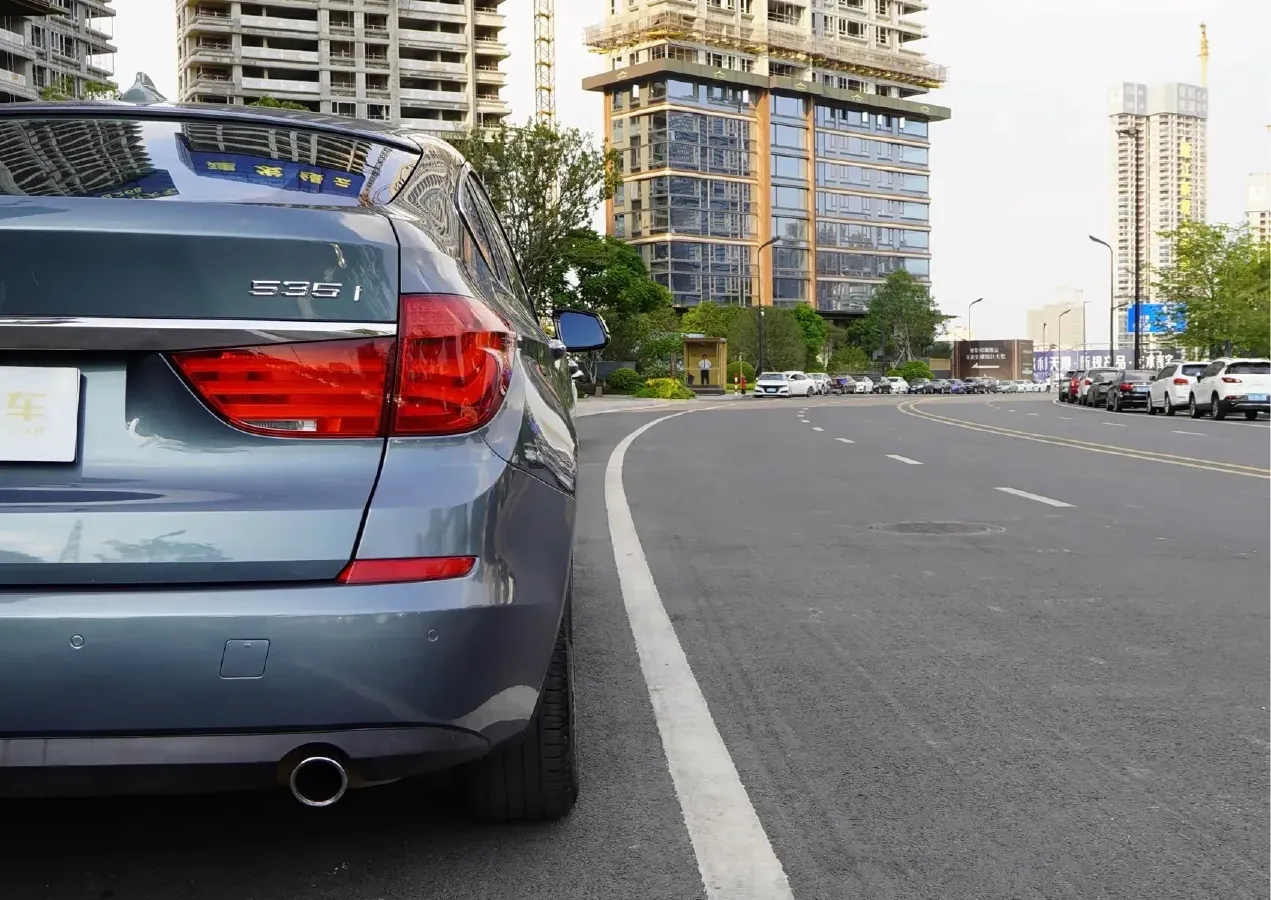 2013 BMW 5 Series GT 3.0T 306HP L6 8AT,autocango,china used car exporter,china ev exporter,chinese used car exporter,chinese used ev exporter