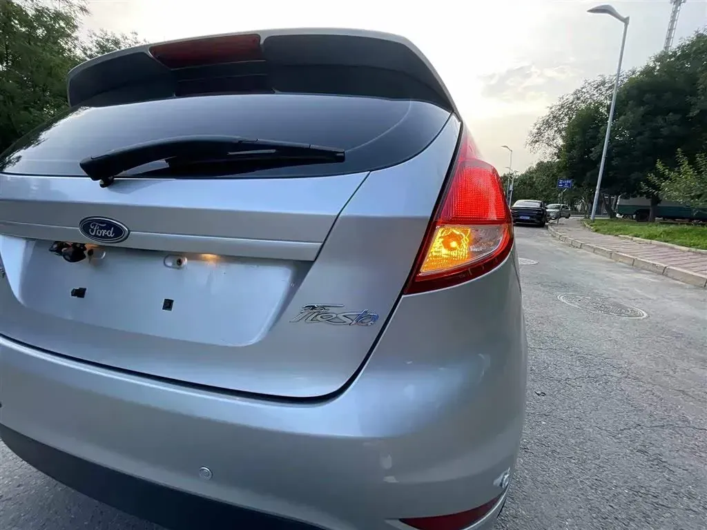 2013 Ford Fiesta 1.5L 110HP L4 6DCT,autocango,china used car exporter,china ev exporter,chinese used car exporter,chinese used ev exporter