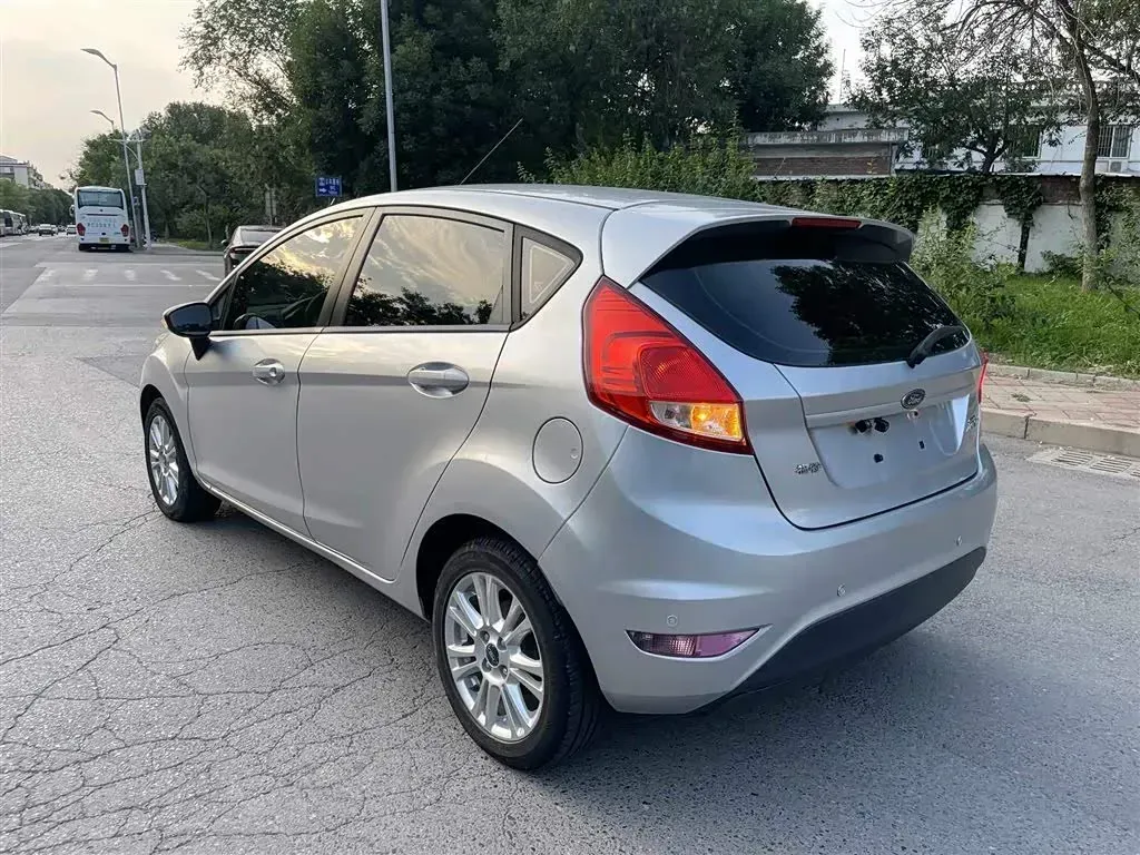 2013 Ford Fiesta 1.5L 110HP L4 6DCT,autocango,china used car exporter,china ev exporter,chinese used car exporter,chinese used ev exporter