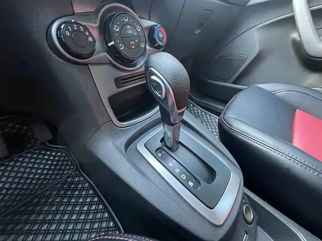 2013 Ford Fiesta 1.5L 110HP L4 6DCT,autocango,china used car exporter,china ev exporter,chinese used car exporter,chinese used ev exporter