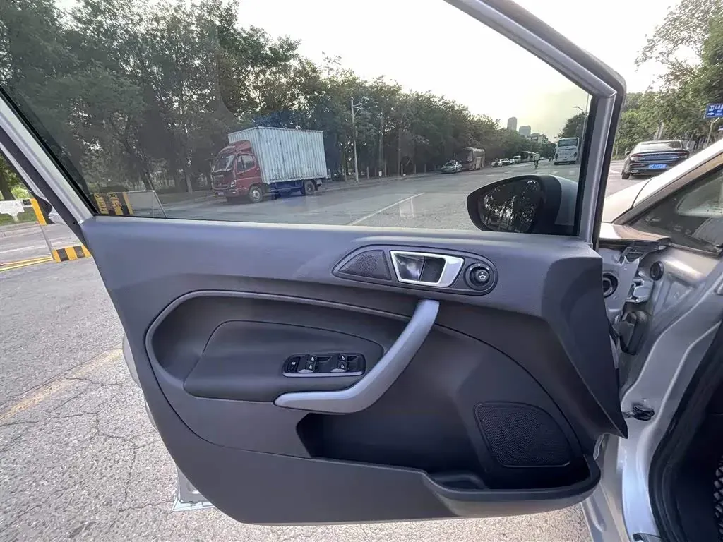 2013 Ford Fiesta 1.5L 110HP L4 6DCT,autocango,china used car exporter,china ev exporter,chinese used car exporter,chinese used ev exporter