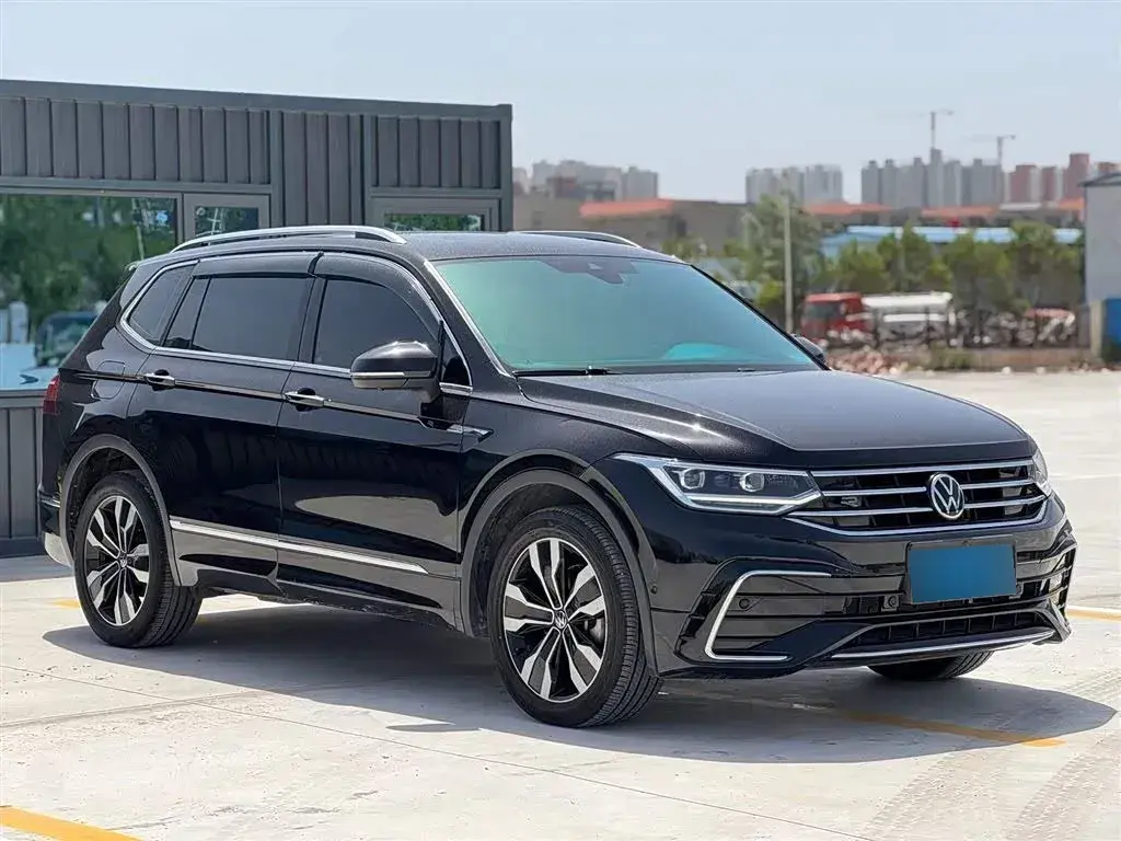 2022 Volkswagen Tiguan L 2.0T 220HP L4 7DCT