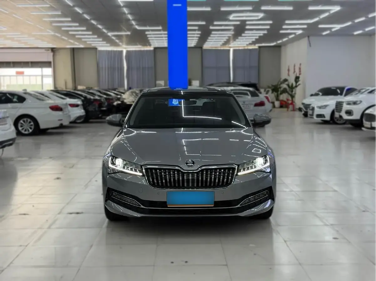 2023 Skoda Superb 2.0T 186HP L4 7DCT