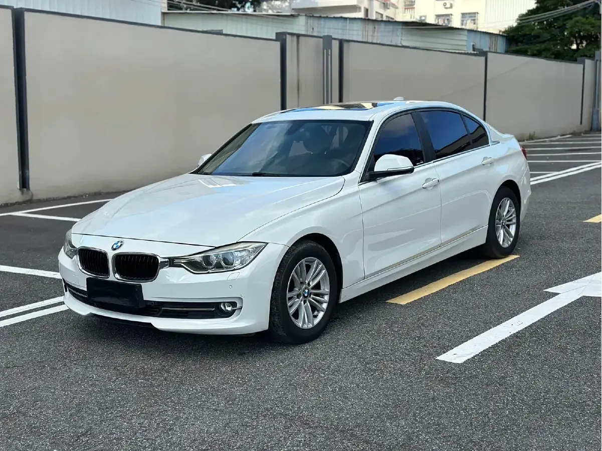 2014 BMW 3 Series 2.0T 184HP L4 8AT