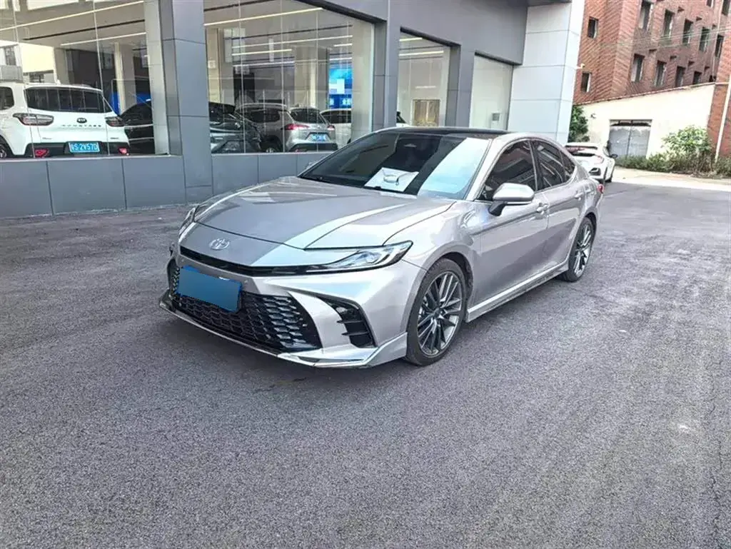 2024 Toyota Camry 2.0L 152HP L4 E-CVT Hybrid