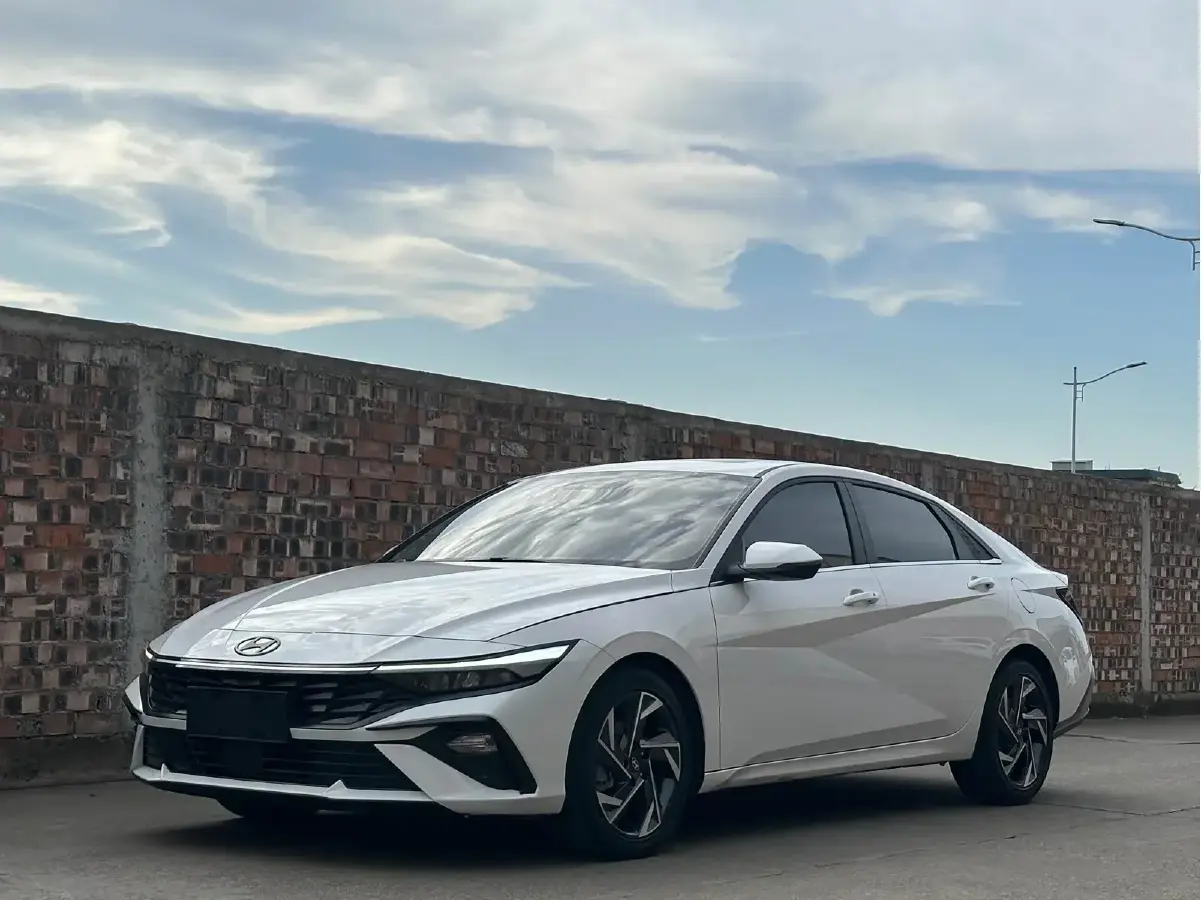 2023 Hyundai Elantra 1.5L 115HP L4 CVT