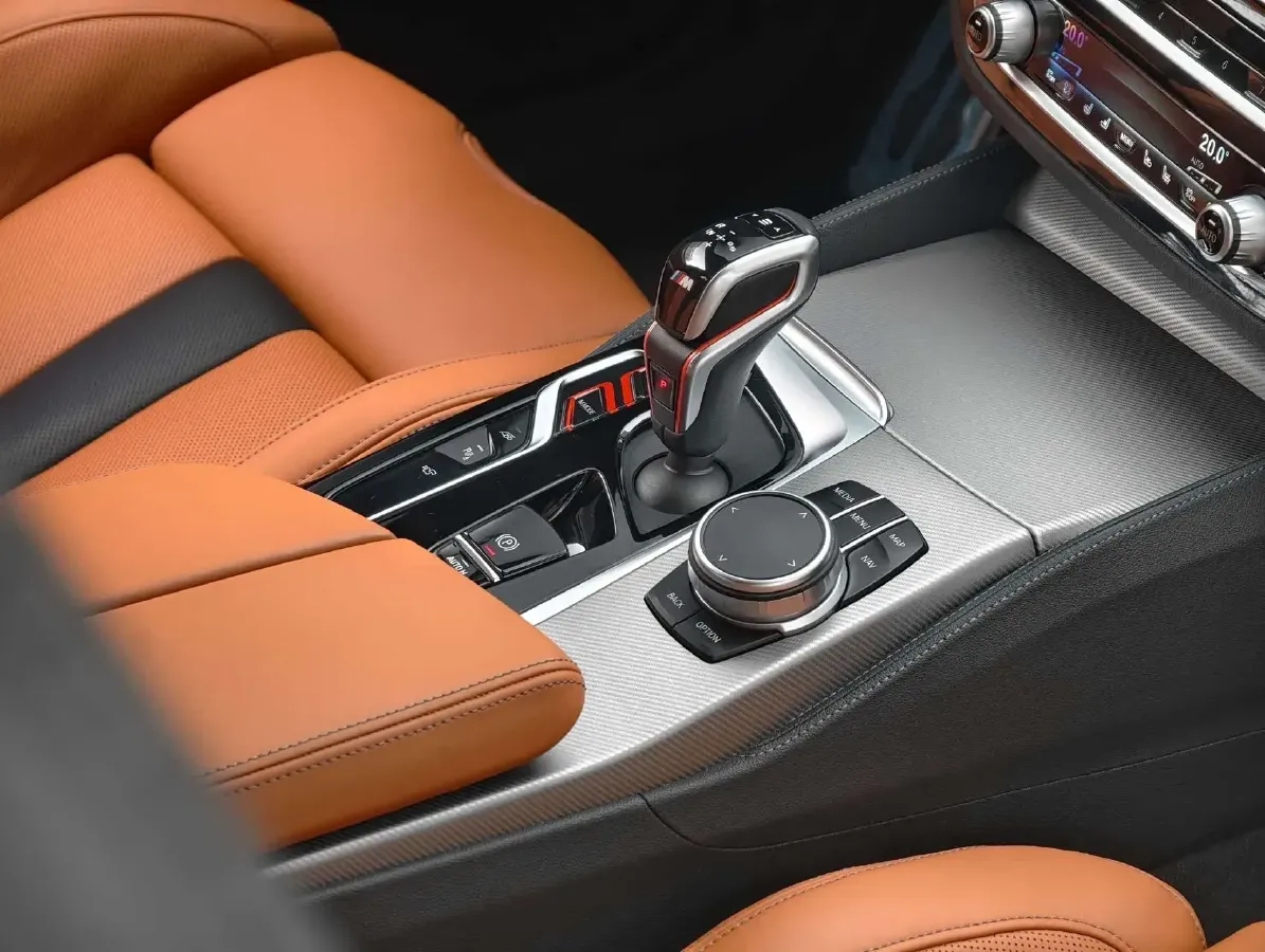 2021 BMW M5 4.4T 600HP V8 8AT,autocango,china used car exporter,china ev exporter,chinese used car exporter,chinese used ev exporter