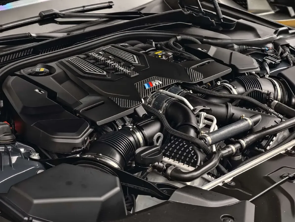 2021 BMW M5 4.4T 600HP V8 8AT,autocango,china used car exporter,china ev exporter,chinese used car exporter,chinese used ev exporter