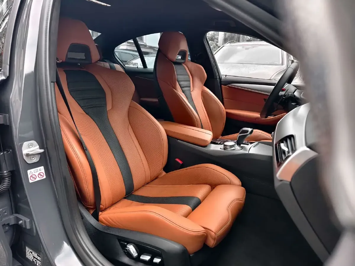 2021 BMW M5 4.4T 600HP V8 8AT,autocango,china used car exporter,china ev exporter,chinese used car exporter,chinese used ev exporter