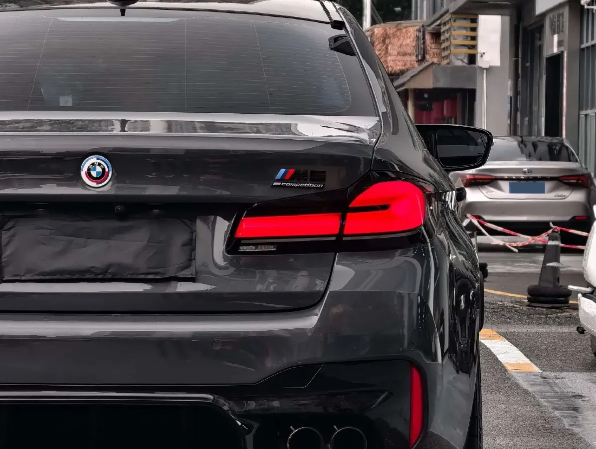 2021 BMW M5 4.4T 600HP V8 8AT,autocango,china used car exporter,china ev exporter,chinese used car exporter,chinese used ev exporter