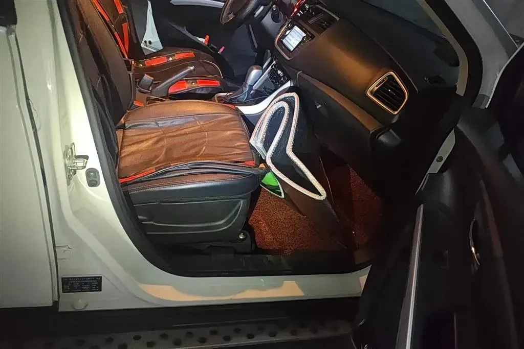 2015 Suzuki S-cross 1.4T 140HP L4 6AT,autocango,china used car exporter,china ev exporter,chinese used car exporter,chinese used ev exporter