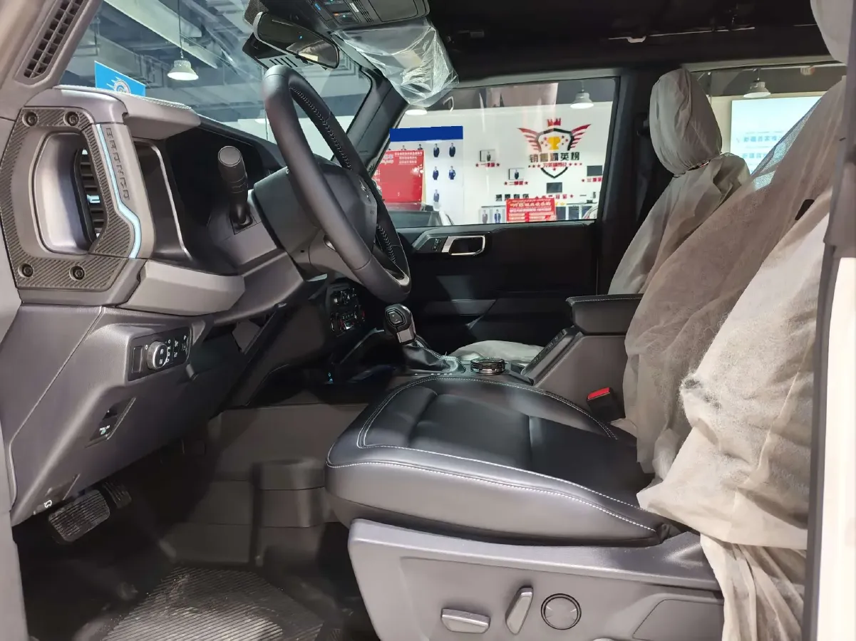 2024 Ford Bronco 2.3T 275HP L4 10AT,autocango,china used car exporter,china ev exporter,chinese used car exporter,chinese used ev exporter