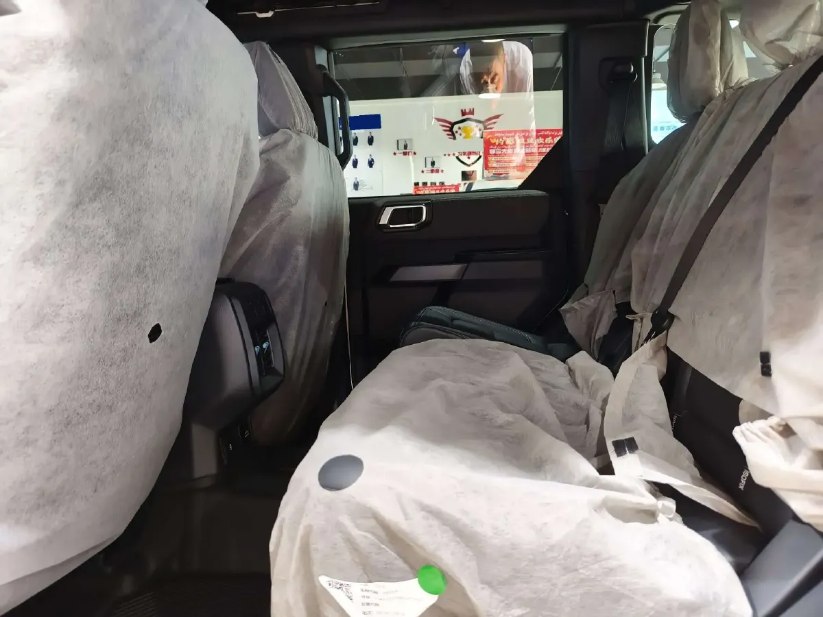 2024 Ford Bronco 2.3T 275HP L4 10AT,autocango,china used car exporter,china ev exporter,chinese used car exporter,chinese used ev exporter