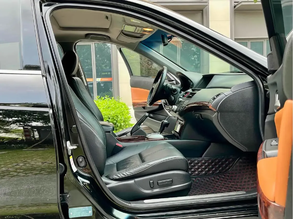 2011 Honda Crosstour 3.5L 280HP V6 5AT,autocango,china used car exporter,china ev exporter,chinese used car exporter,chinese used ev exporter