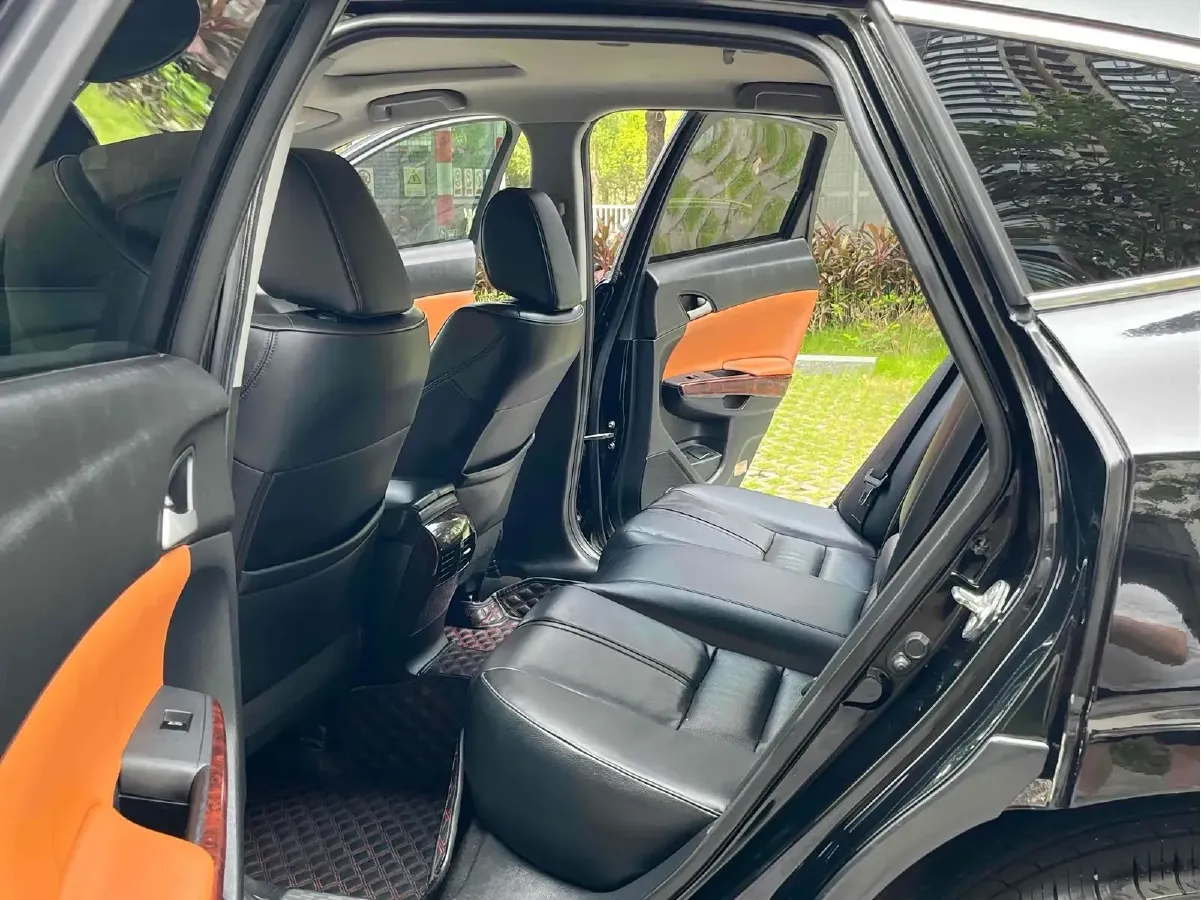 2011 Honda Crosstour 3.5L 280HP V6 5AT,autocango,china used car exporter,china ev exporter,chinese used car exporter,chinese used ev exporter