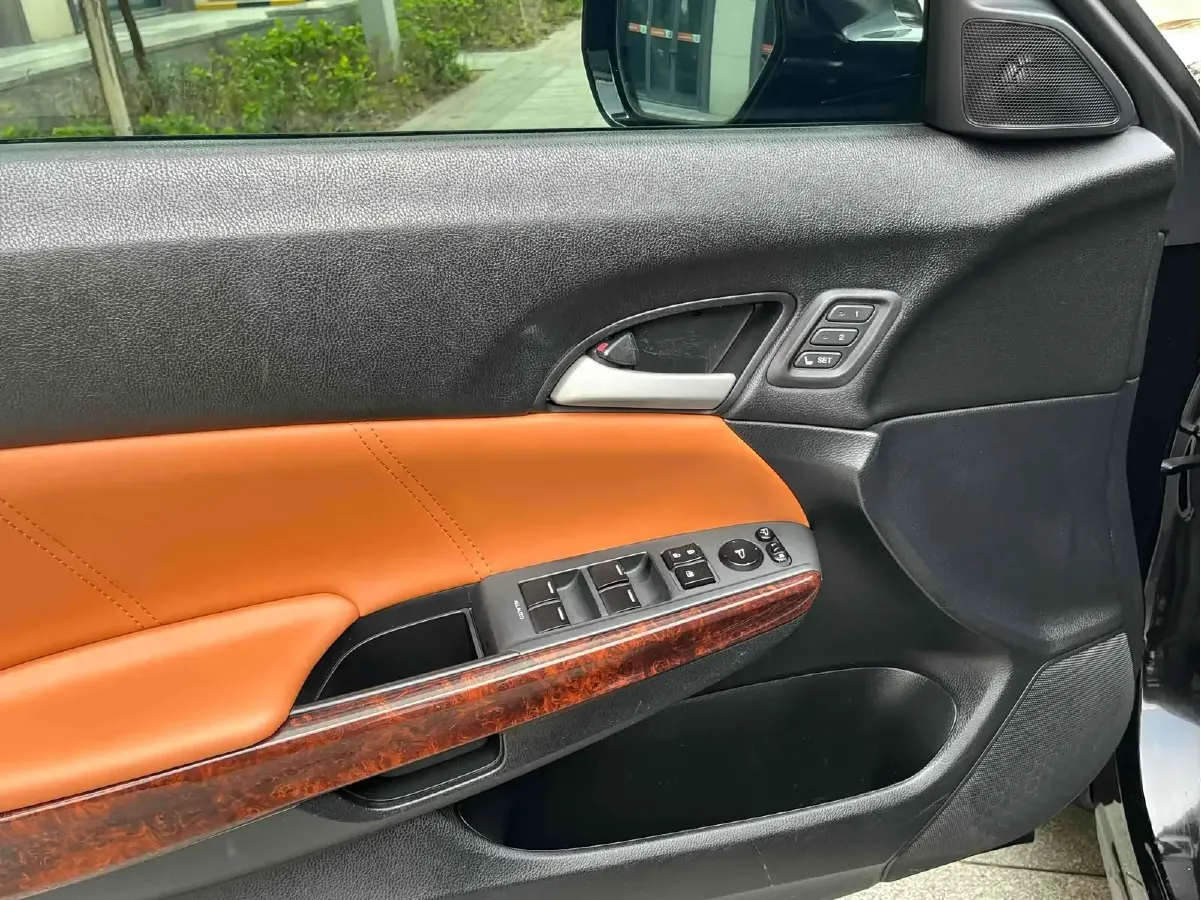 2011 Honda Crosstour 3.5L 280HP V6 5AT,autocango,china used car exporter,china ev exporter,chinese used car exporter,chinese used ev exporter