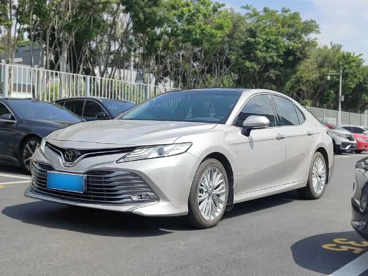 2019 Toyota Camry 2.5L 209HP L4 8AT