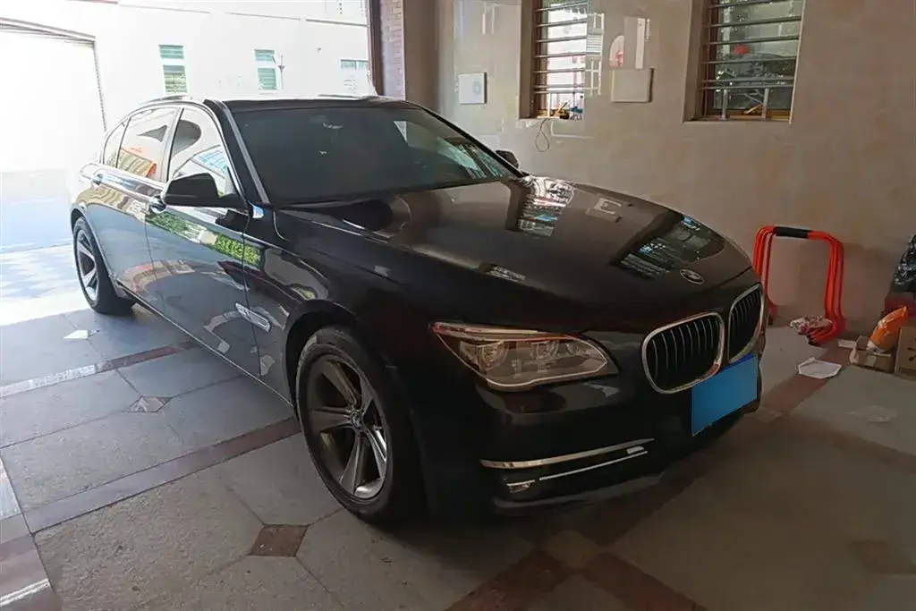 2013 BMW 7 Series 3.0T 320HP L6 8AT