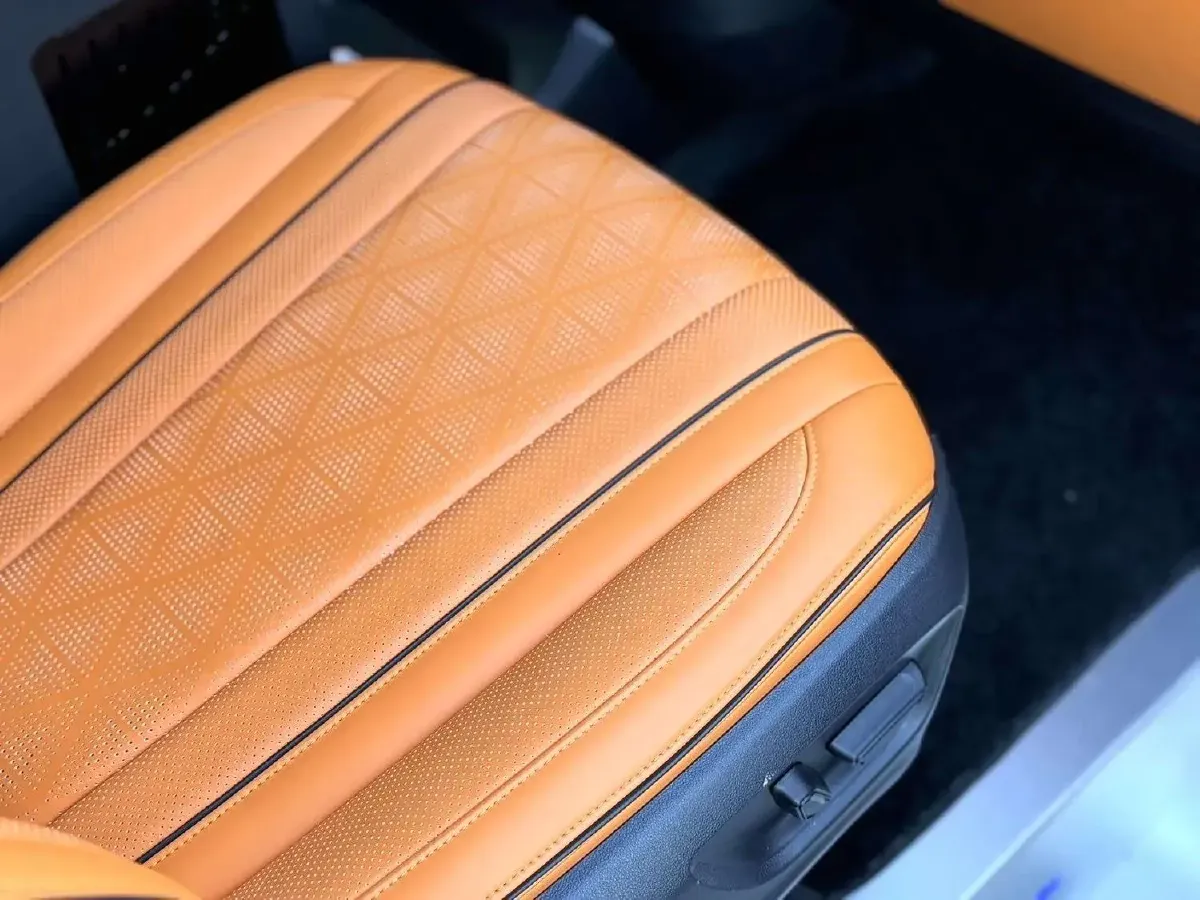 2024 Century Century 3.5L 262HP V6 E-CVT PHEV 18.1KWH,autocango,china used car exporter,china ev exporter,chinese used car exporter,chinese used ev exporter