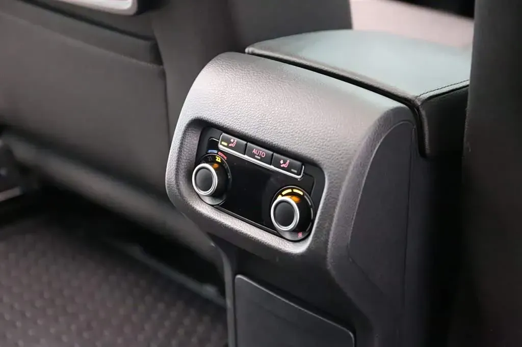 2016 Volkswagen Sharan 2.0T 220HP L4 6DCT,autocango,china used car exporter,china ev exporter,chinese used car exporter,chinese used ev exporter