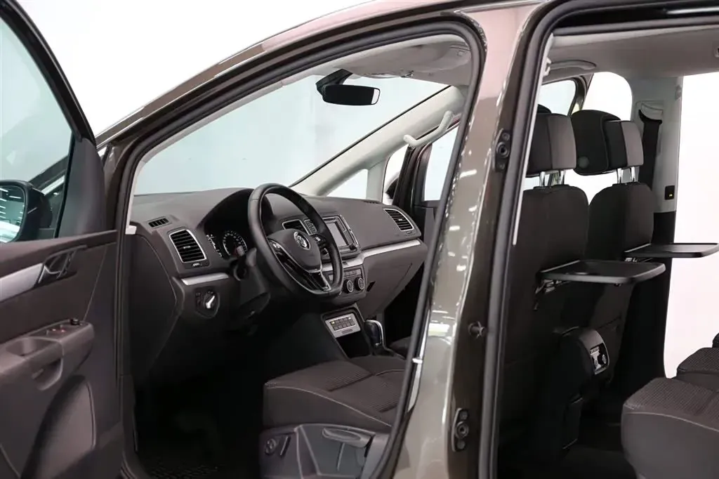 2016 Volkswagen Sharan 2.0T 220HP L4 6DCT,autocango,china used car exporter,china ev exporter,chinese used car exporter,chinese used ev exporter