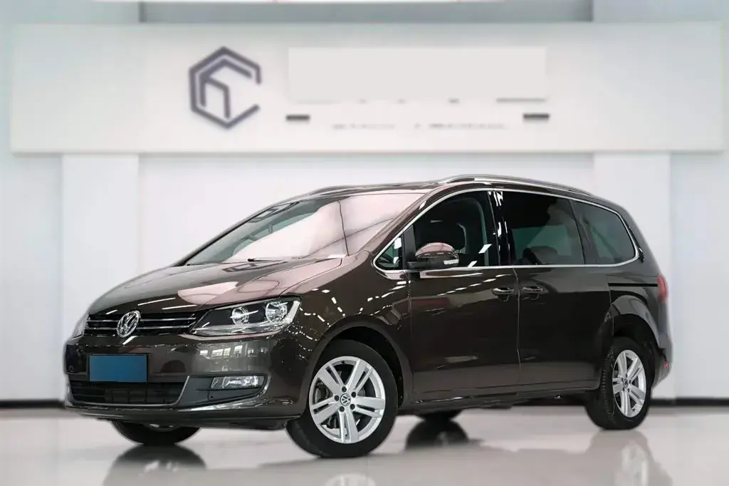 2016 Volkswagen Sharan 2.0T 220HP L4 6DCT