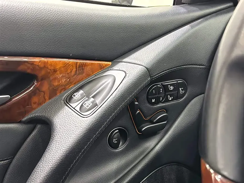 2010 Mercedes-Benz SL Class 3.0L 231HP V6 7AT,autocango,china used car exporter,china ev exporter,chinese used car exporter,chinese used ev exporter