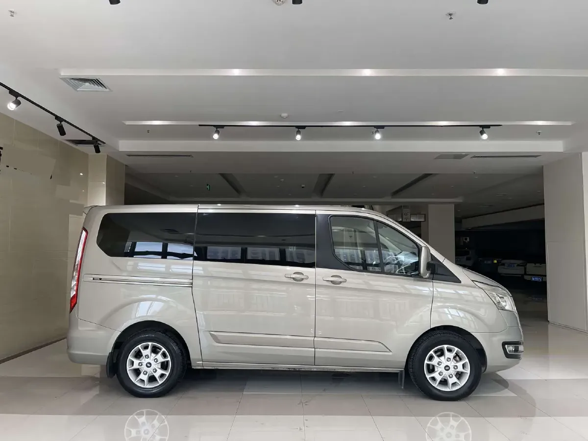 2017 Ford Tourneo 2.0T 203HP L4 6AT,autocango,china used car exporter,china ev exporter,chinese used car exporter,chinese used ev exporter
