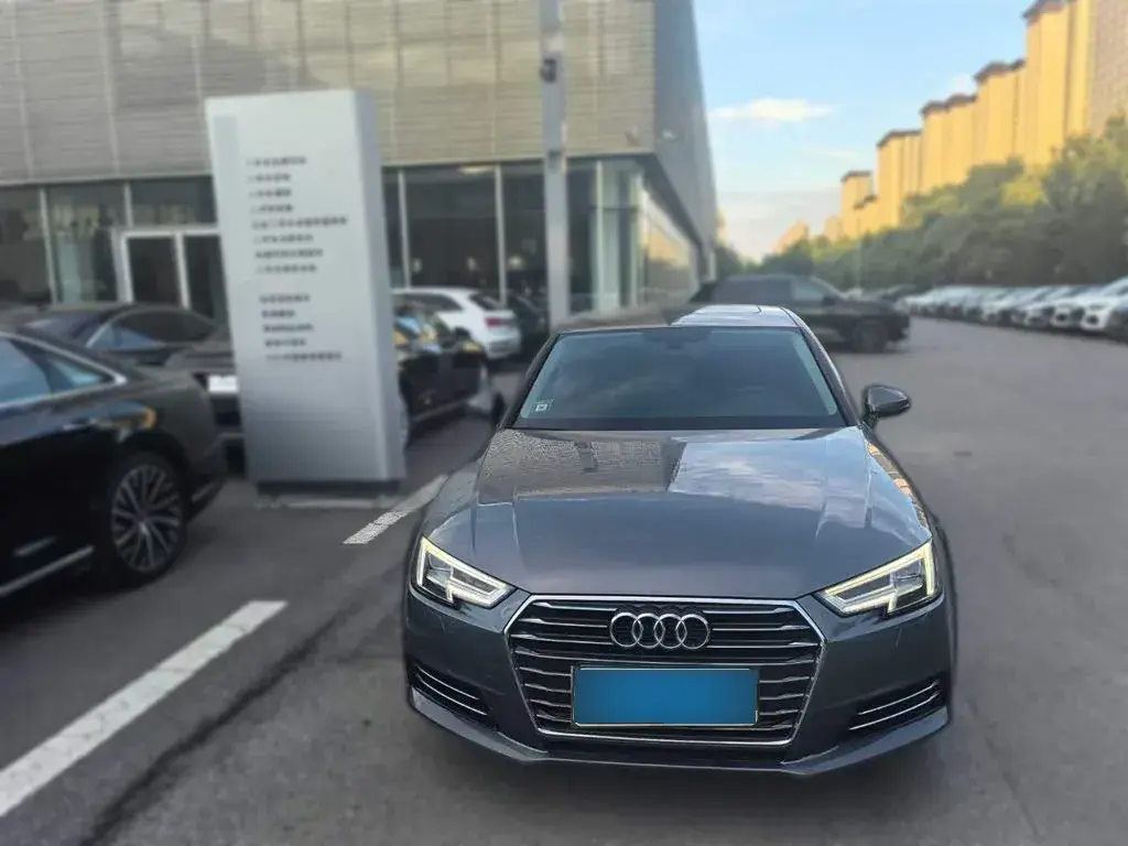 2018 Audi A4L 2.0T 190HP L4 7DCT