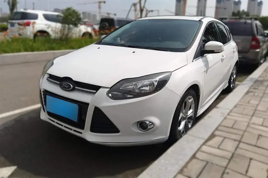 2012 Ford Focus 2.0L 170HP L4 5MT