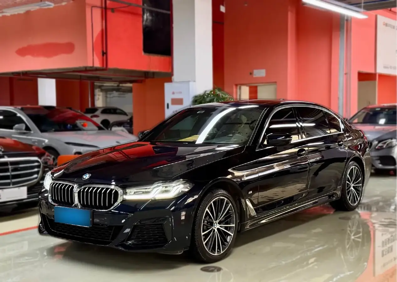 2022 BMW 5 Series 2.0T 252HP L4 8AT