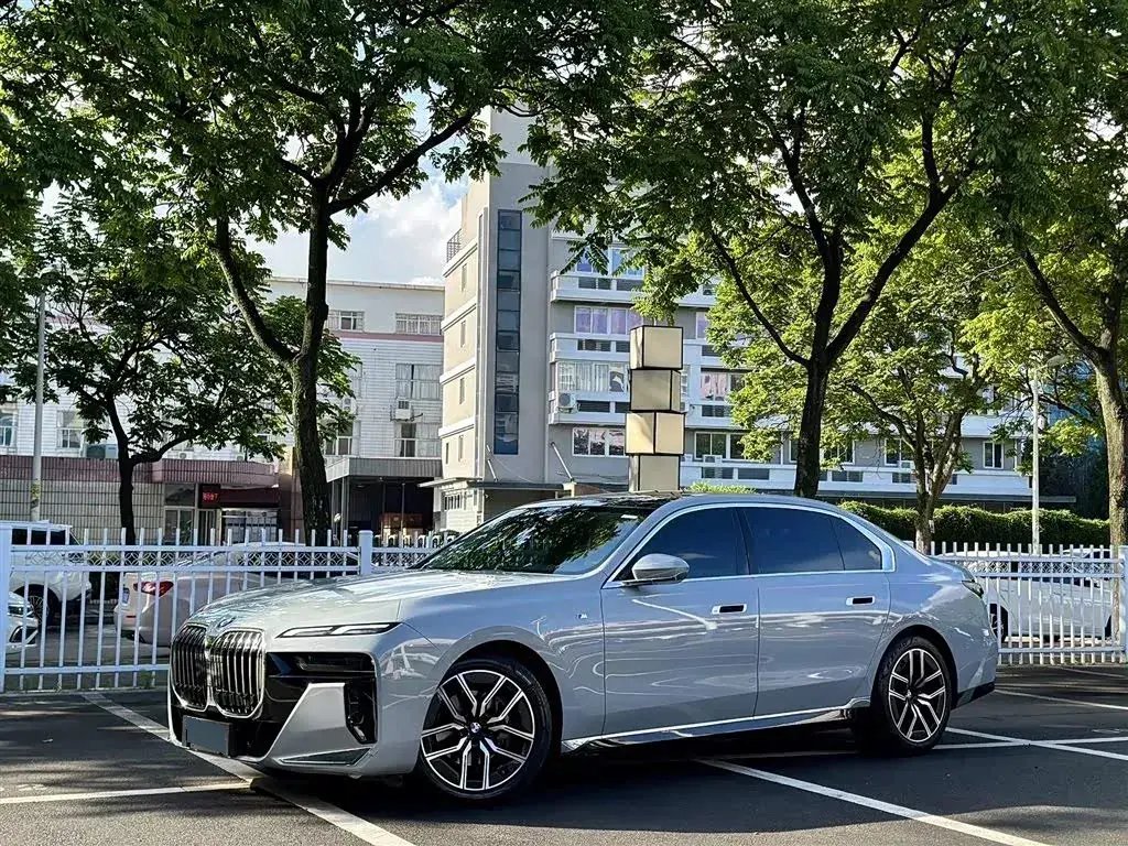 2023 BMW 7 Series 3.0T 272HP L6 8AT