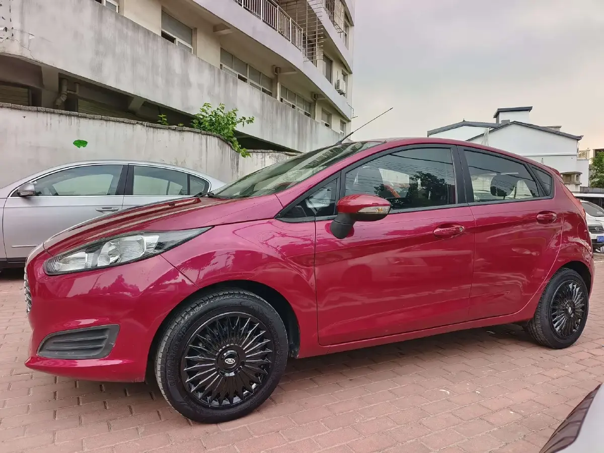 2013 Ford Fiesta 1.5L 110HP L4 5MT