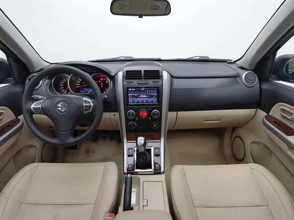 2012 Suzuki Grand Vitara 2.4L 166HP L4 5MT,autocango,china used car exporter,china ev exporter,chinese used car exporter,chinese used ev exporter