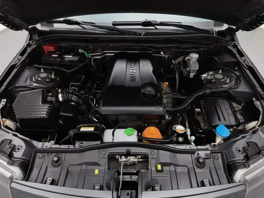 2012 Suzuki Grand Vitara 2.4L 166HP L4 5MT,autocango,china used car exporter,china ev exporter,chinese used car exporter,chinese used ev exporter