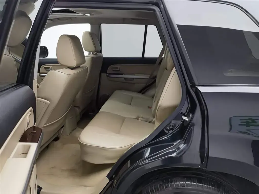 2012 Suzuki Grand Vitara 2.4L 166HP L4 5MT,autocango,china used car exporter,china ev exporter,chinese used car exporter,chinese used ev exporter